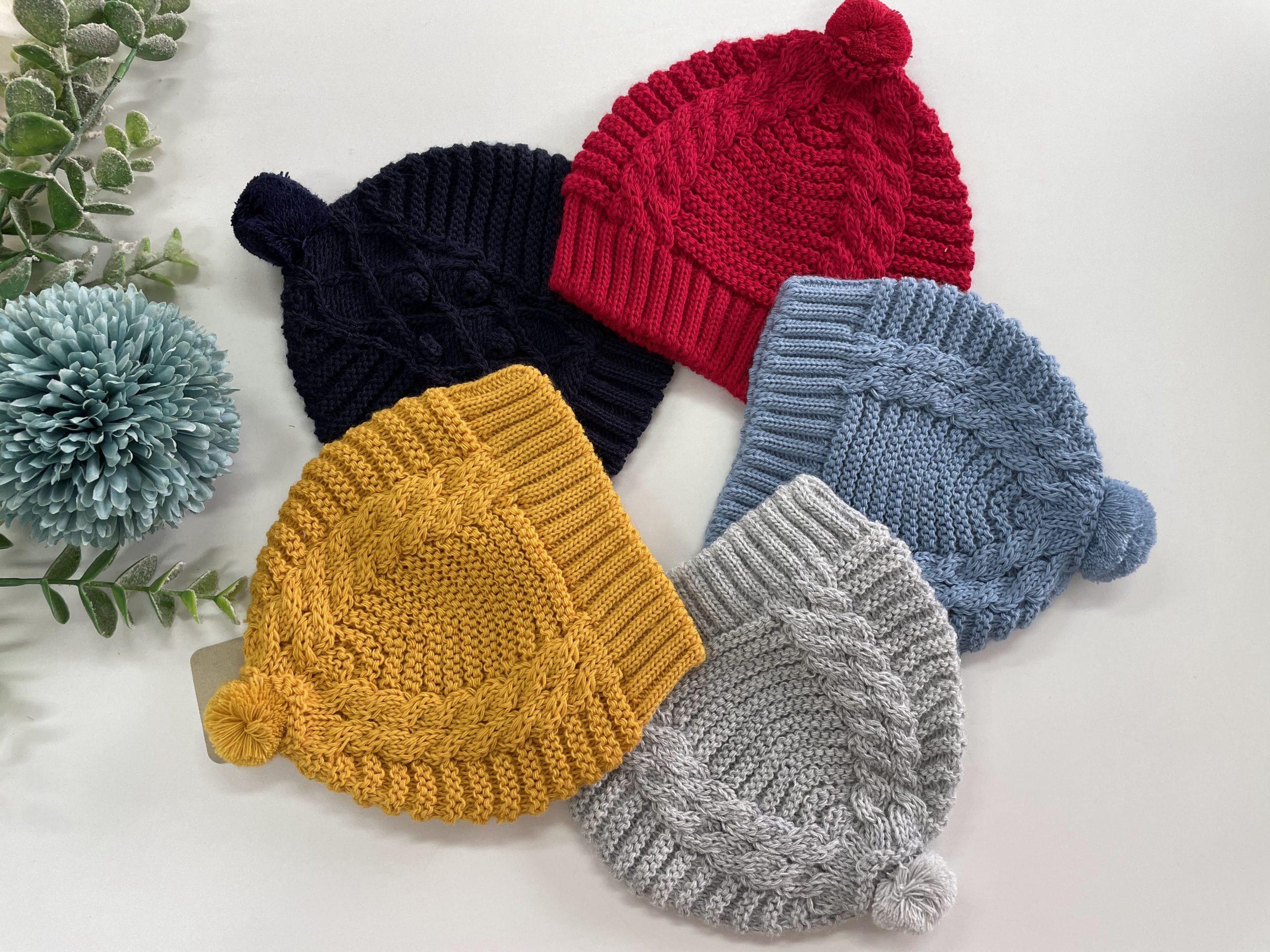 Gorro de Malha Trabalhada com Pompom para Bebé